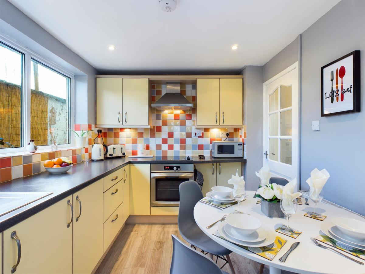 Welsh Country Cottage In Beautiful Village Llandudno Junction Eksteriør billede