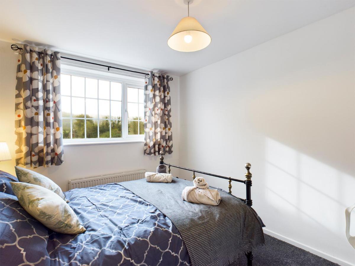 Welsh Country Cottage In Beautiful Village Llandudno Junction Eksteriør billede
