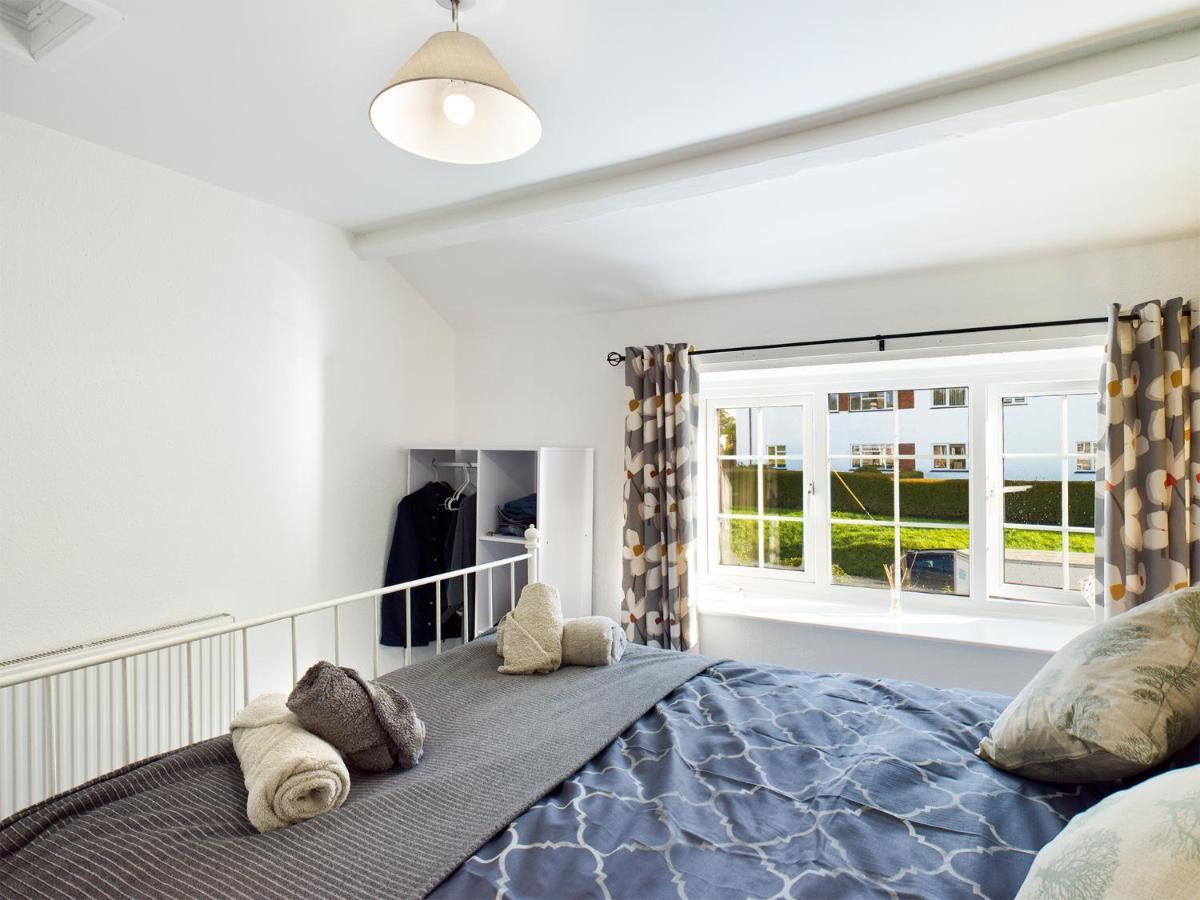 Welsh Country Cottage In Beautiful Village Llandudno Junction Eksteriør billede