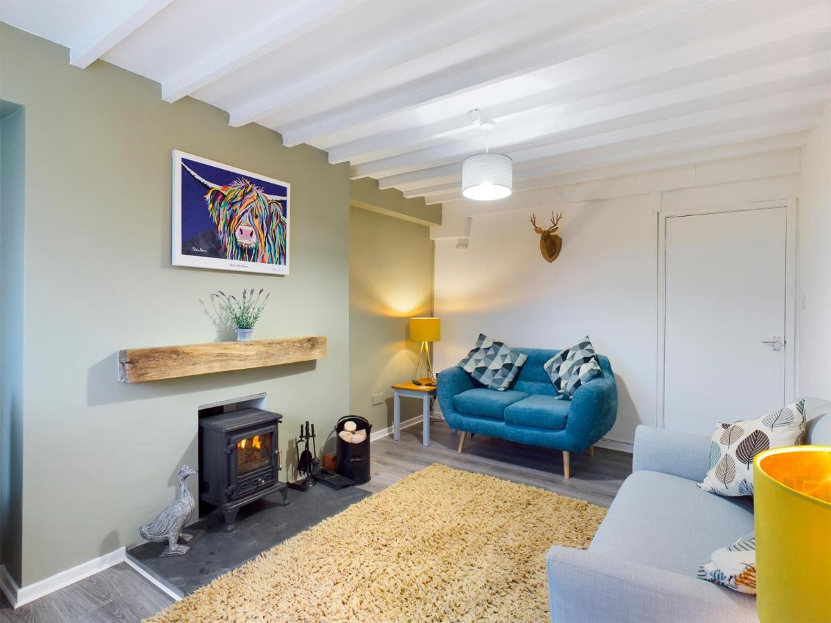 Welsh Country Cottage In Beautiful Village Llandudno Junction Eksteriør billede