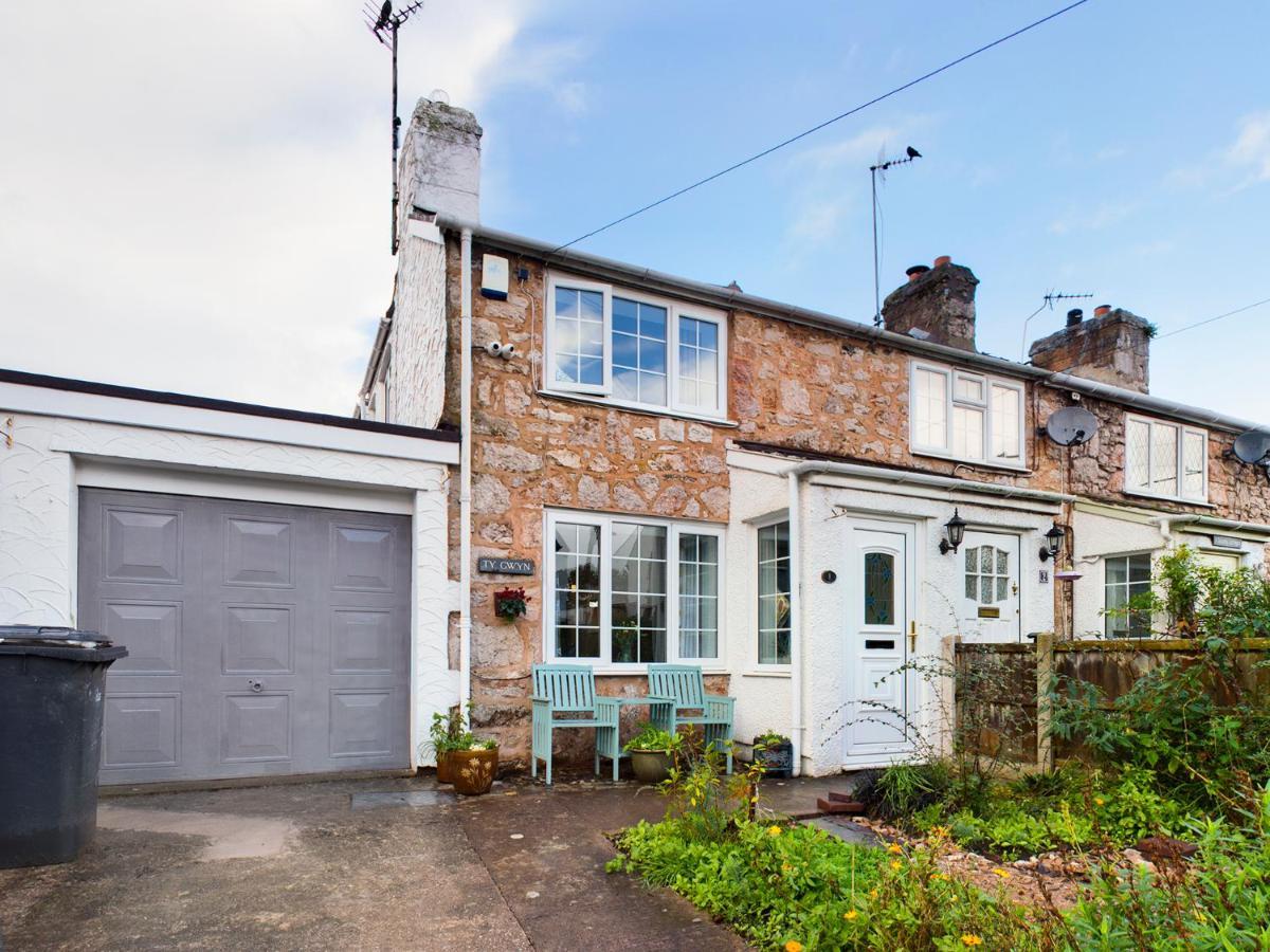 Welsh Country Cottage In Beautiful Village Llandudno Junction Eksteriør billede