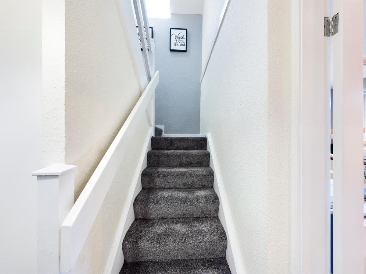Welsh Country Cottage In Beautiful Village Llandudno Junction Eksteriør billede